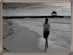 mulher+caminhando+praia (1).jpg
